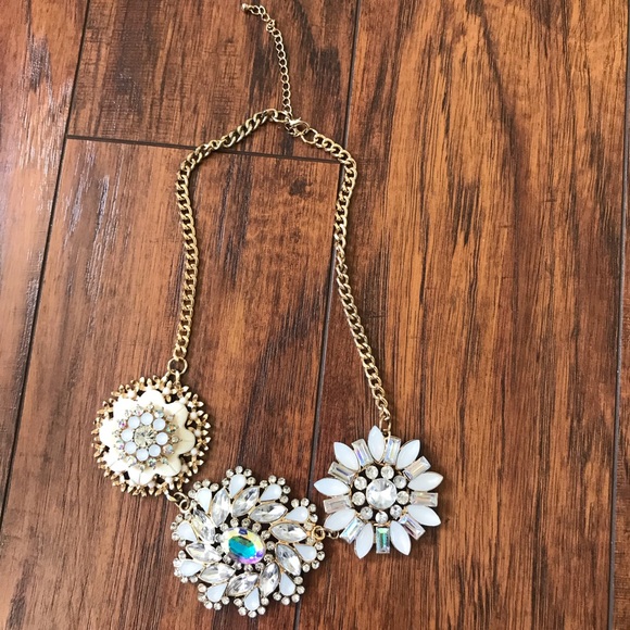 One Wink Jewelry - Statement necklace